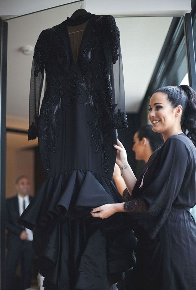 Elle se marie en noir... et sa robe de mariée est tout simplement splendide ! | So Busy Girls