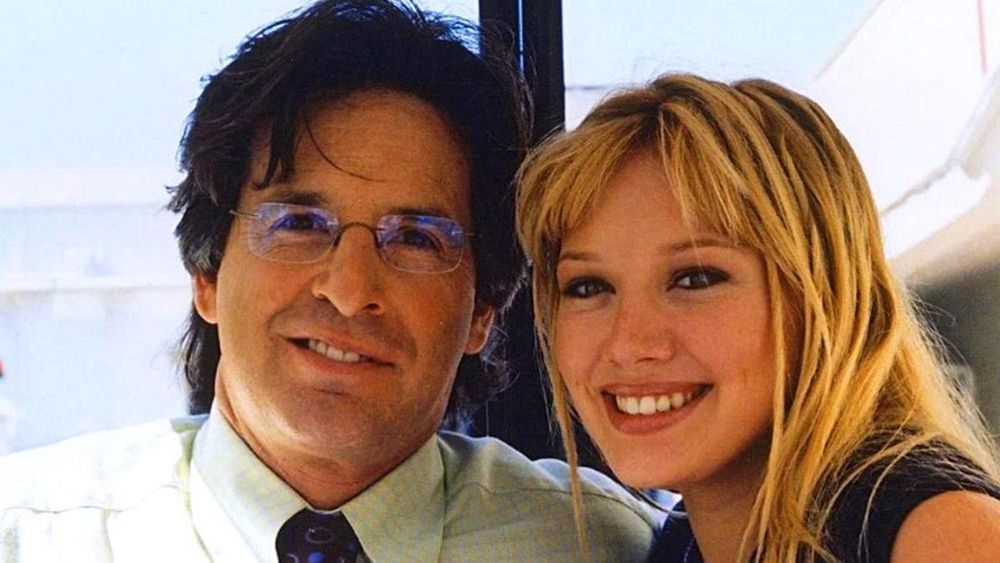 Mort de Robert Carradine à 71 ans : Hilary Duff bouleversée par la mort de son père dans “Lizzie McGuire” | So Busy Girls