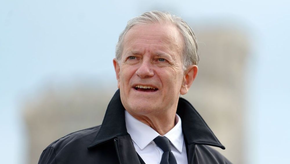 “Qui se ressemble s’ensable” : la phrase choc de Francis Huster qui en dit long sur ses échecs amoureux | So Busy Girls