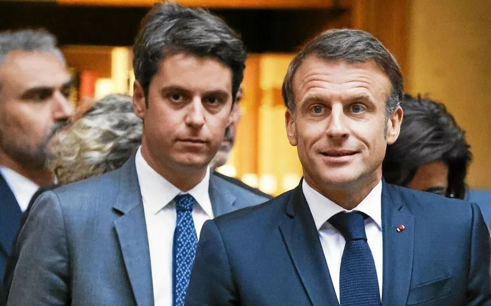 Gabriel Attal raconte les retards d’Emmanuel Macron : ce que les ministres faisaient vraiment en l’attendant | So Busy Girls