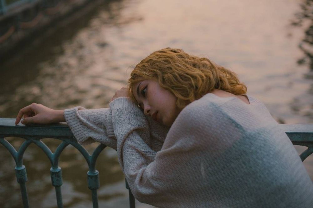 Décès : comment accompagner et aider vos proches endeuillés ? | So Busy Girls