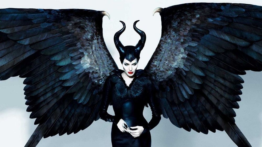 Angelina Jolie totalement métamorphosée dans le film Disney « Maléfique 2 » | So Busy Girls