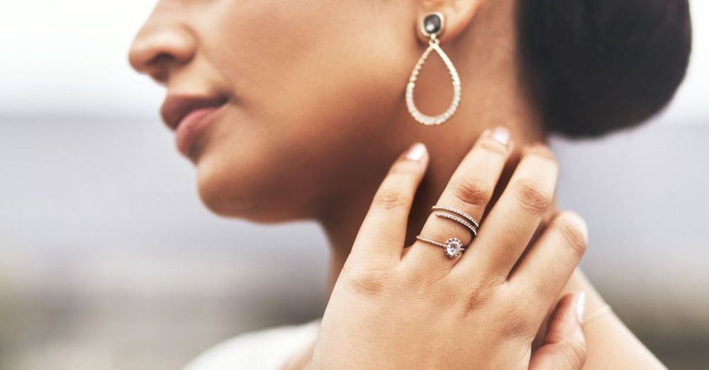 Quelles sont les boucles d’oreilles à la mode en ce moment ? | So Busy Girls