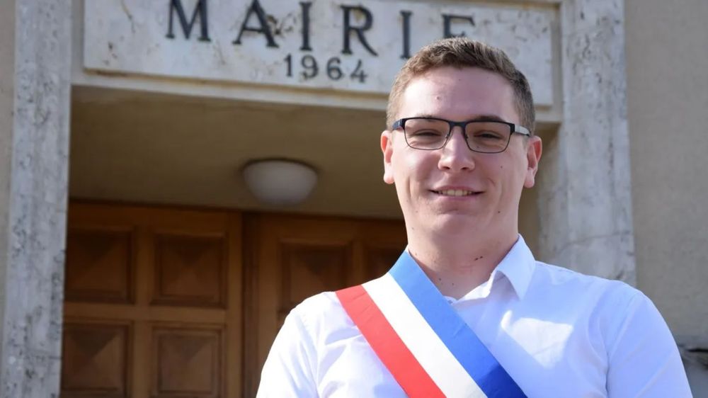 À 19 ans, recalé par le maire sortant, il monte sa propre liste… et remporte (largement) l’élection | So Busy Girls