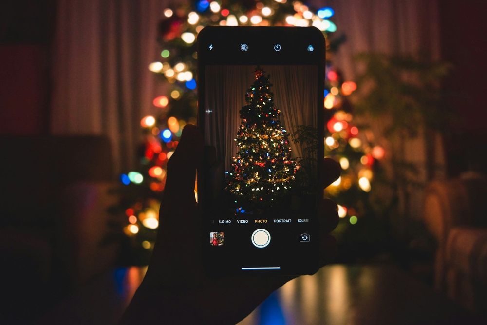 Pourquoi les réseaux sociaux rendent Noël plus anxiogène que jamais | So Busy Girls