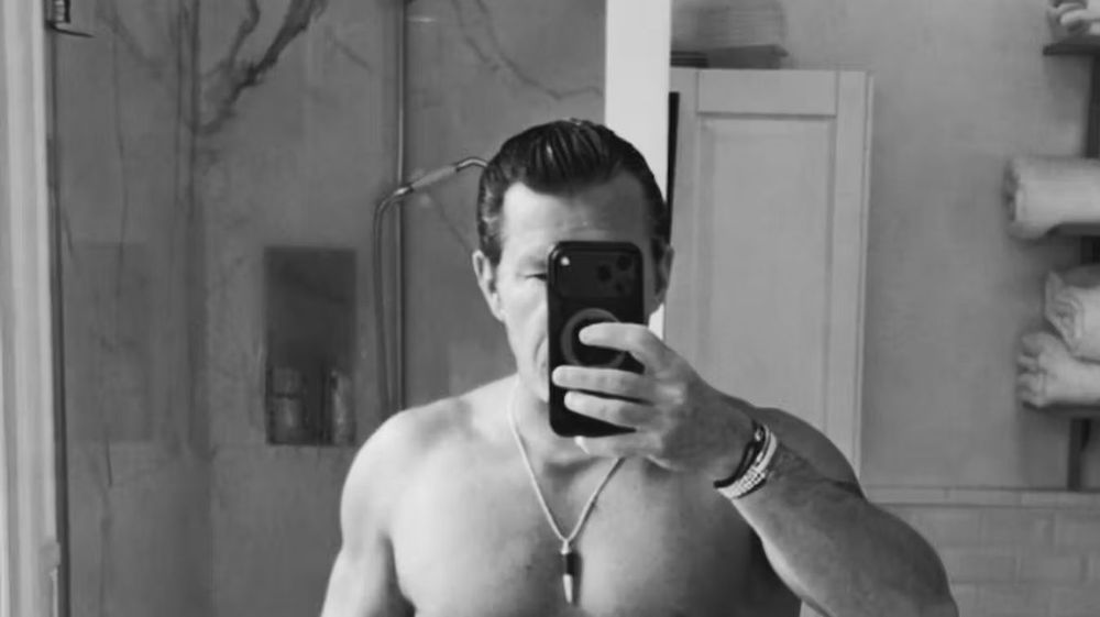 La transformation spectaculaire de Benjamin Castaldi : sa photo torse nu affole les internautes | So Busy Girls