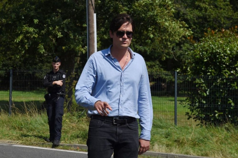 Héritage d’Alain Delon : coup de théâtre, Alain-Fabien retire sa plainte contre Anouchka et surprend tout le monde | So Busy Girls