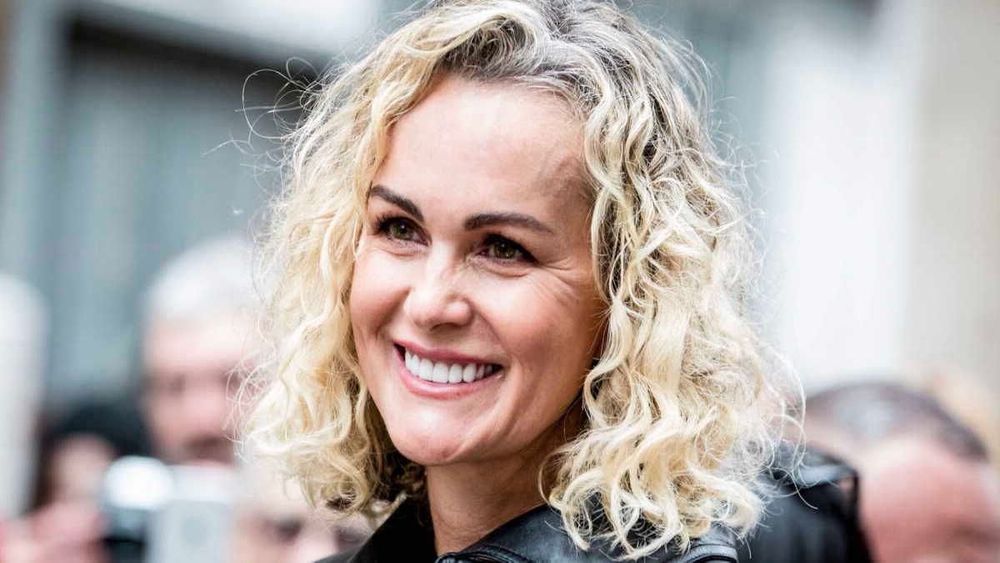 Laeticia Hallyday et Serge Varsano à Miami : leur complicité malgré 20 ans d’écart ne passe pas inaperçue | So Busy Girls