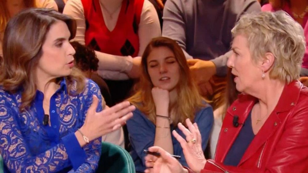 "J'attends un Cash Investigation sur France Télévisions" : l'échange très tendu entre Sonia Mabrouk et Élise Lucet face à Léa Salamé | So Busy Girls