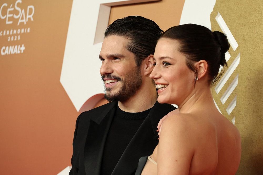 « C’est faux » : François Civil très en colère, il dément les rumeurs de grossesse autour d’Adèle Exarchopoulos | So Busy Girls
