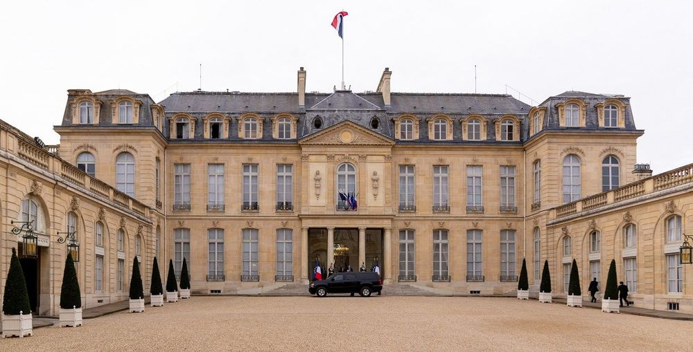 Consensuel, négociateur, sans ambition présidentielle : quel est le profil du Premier ministre que cherche Emmanuel Macron ? | So Busy Girls
