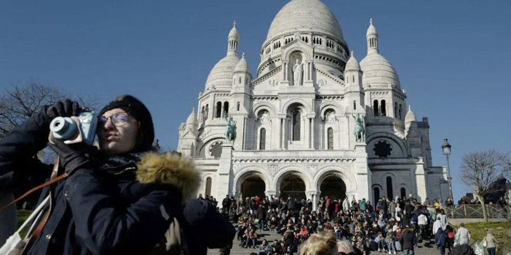 « Ça en devient invivable » : les habitants de Montmartre crient leur ras-le-bol face au surtourisme | So Busy Girls