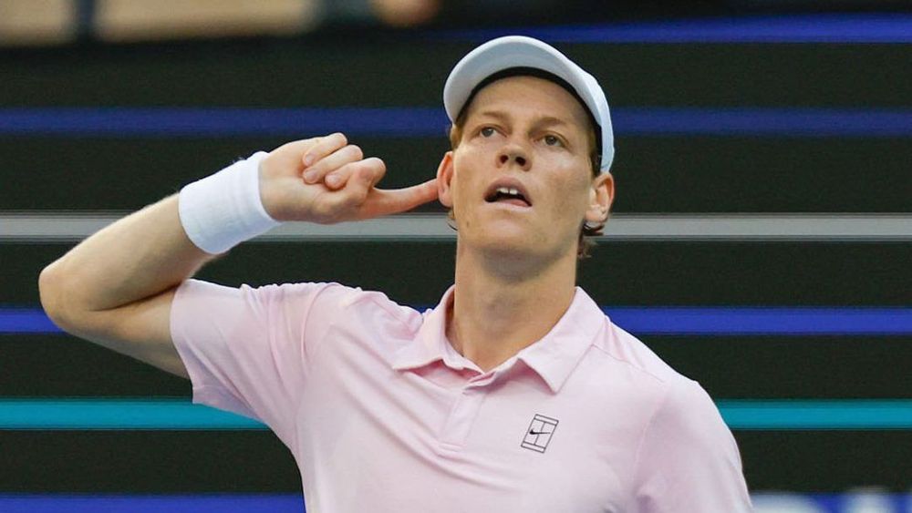 Personne ne l’avait fait comme lui depuis Federer : le geste incroyable de Jannik Sinner qui affole le tennis mondial | So Busy Girls