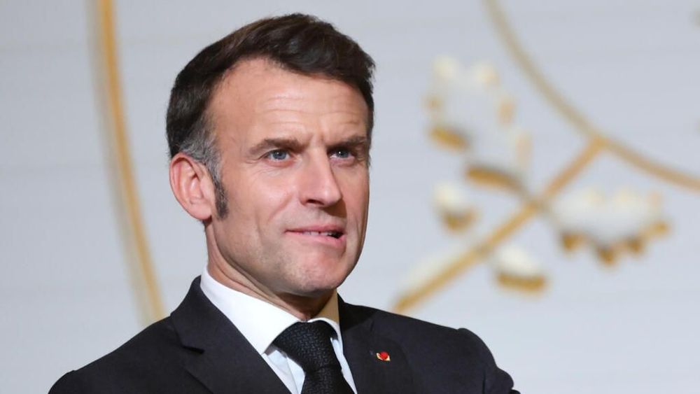 Emmanuel Macron en Inde : cette "fille de" artiste au succès fulgurant crée la surprise dans sa délégation | So Busy Girls