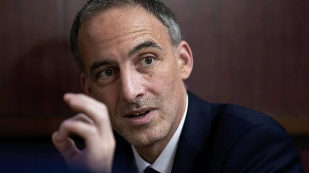 Raphaël Glucksmann : « Il est mal, il est mal, il est mal ! », cette phrase qui résume une séquence explosive | So Busy Girls