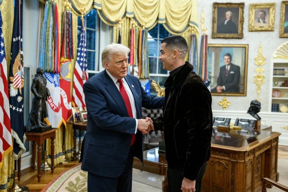 Cristiano Ronaldo reçu par Donald Trump à la Maison Blanche : la vidéo fait le buzz | So Busy Girls