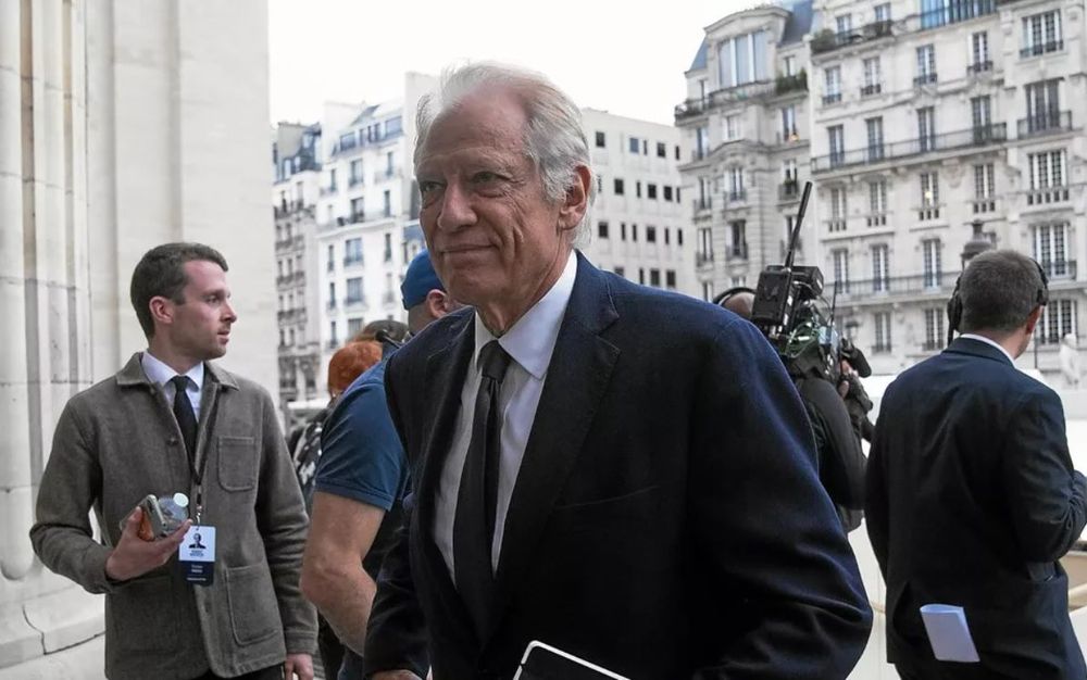 Dominique de Villepin rattrapé par deux statuettes : pourquoi cette affaire embarrasse l’ancien Premier ministre | So Busy Girls