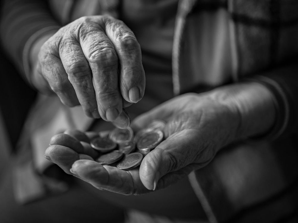 À 97 ans, il offre 400 000 euros à son petit village de la Drôme et bouleverse les habitants | So Busy Girls