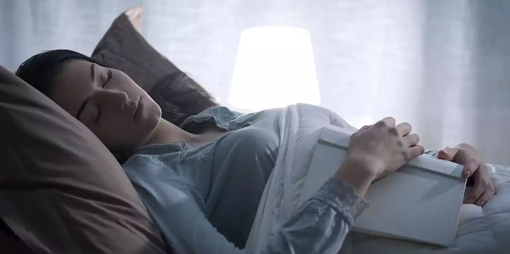 C'est prouvé : dormir avec une source de lumière perturbe le sommeil et fait grossir | So Busy Girls
