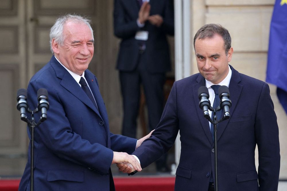 « Mon aide vous est acquise », promet François Bayrou à Sébastien Lecornu lors de la passation de pouvoir | So Busy Girls