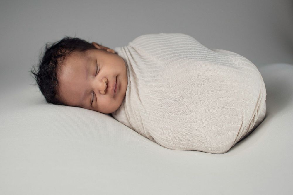 Comment calmer un bébé qui pleure la nuit | So Busy Girls