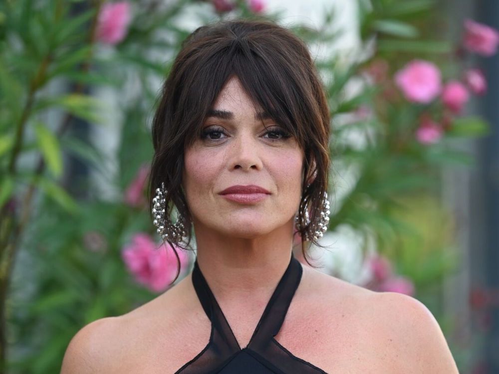 « Foutez-moi la paix avec mon corps » : Lola Dewaere dit stop aux critiques sur son apparence | So Busy Girls