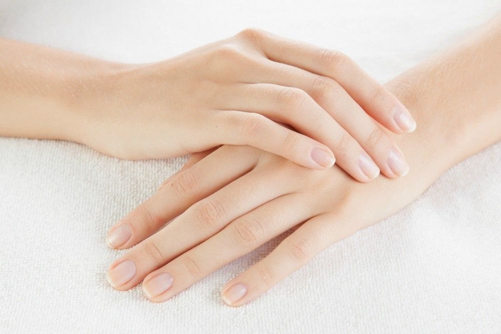 Voilà pourquoi vous avez des taches blanches sur les ongles | So Busy Girls