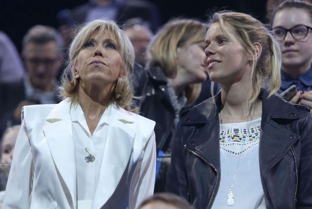 On pensait Brigitte Macron seule : pourquoi cette apparition avec sa fille au Maroc fait autant parler | So Busy Girls