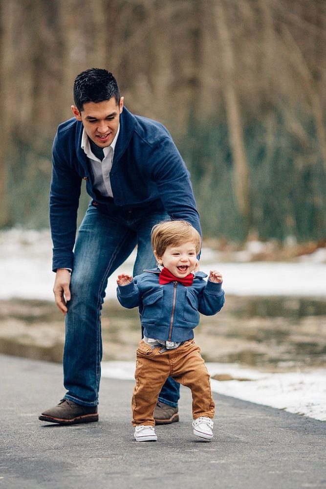 28 photos de papas qui tiennent leur bébé dans leurs bras | So Busy Girls