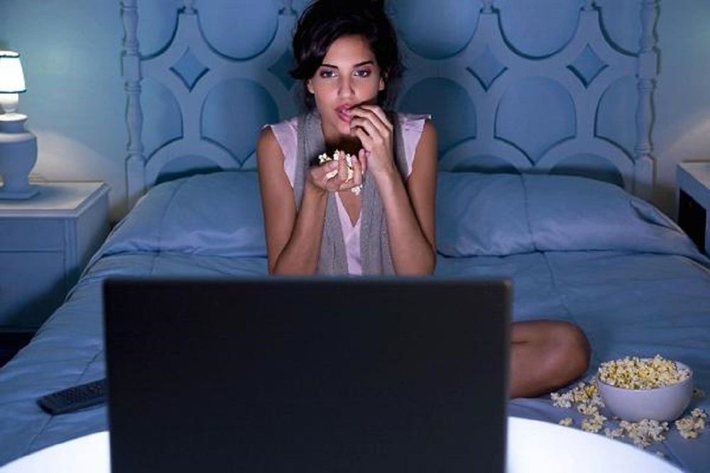 Pourquoi on aime autant regarder des séries et comment éviter de tomber dans l'addiction au binge watching | So Busy Girls