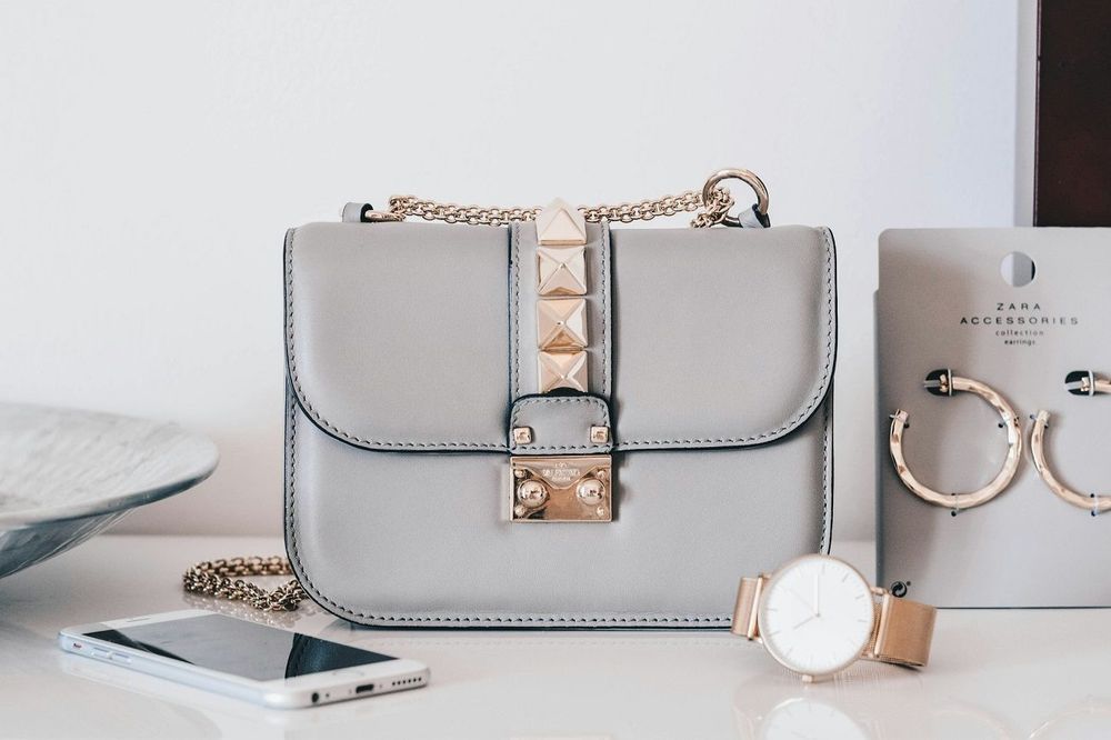 Comment choisir le sac à main femme tendance qui mettra en valeur toutes vos tenues ? | So Busy Girls