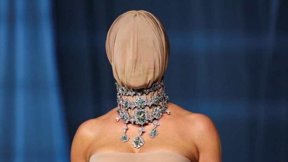 Kim Kardashian méconnaissable au gala de l’Academy Museum : son look intégralement masqué fait le buzz | So Busy Girls