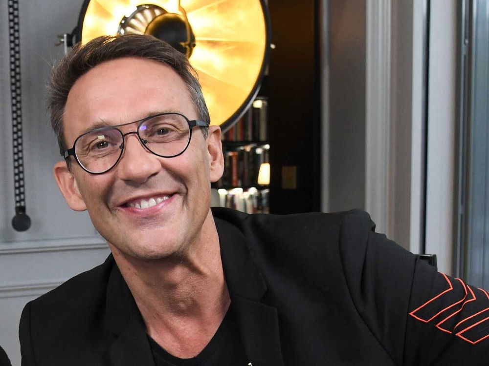 “Je tenais à vous l’annoncer moi-même…” : Julien Courbet réagit à l’annonce de sa propre mort | So Busy Girls