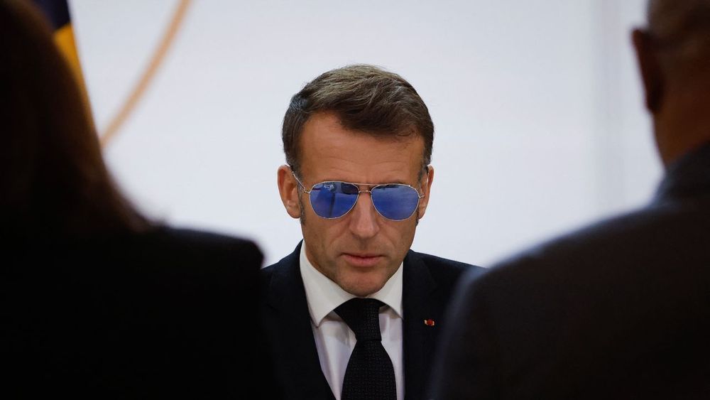 Pourquoi les lunettes d’Emmanuel Macron ont soudainement attiré tous les regards | So Busy Girls