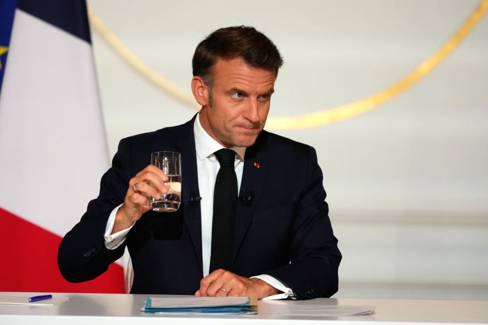 « Le désordre, c'est Emmanuel Macron. Le chaos, c'est Emmanuel Macron » : les attaques d’Éric Coquerel contre l’exécutif | So Busy Girls