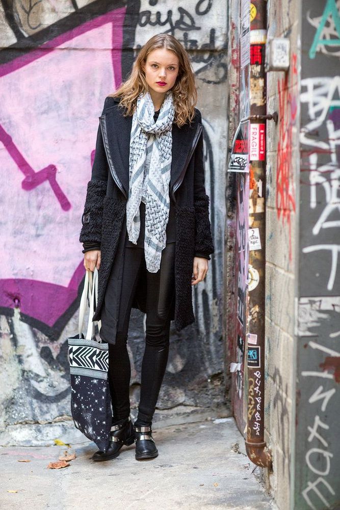 Un look all in black, oui, mais avec des motifs | So Busy Girls