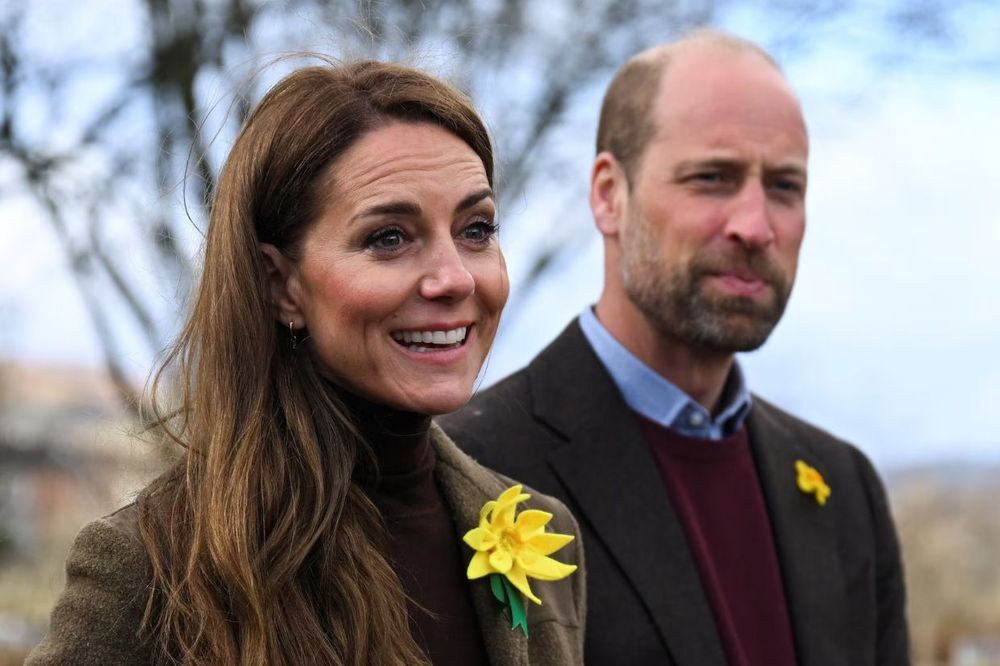Cette règle stricte imposée aux élèves lors de la visite de Kate Middleton et William dans un collège | So Busy Girls