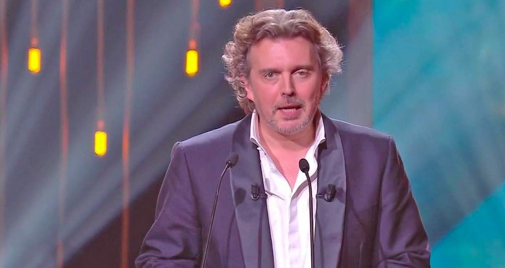 La Cage aux folles triomphe aux Molières, mais une blague tranchante sur Patrick Bruel vole la lumière | So Busy Girls