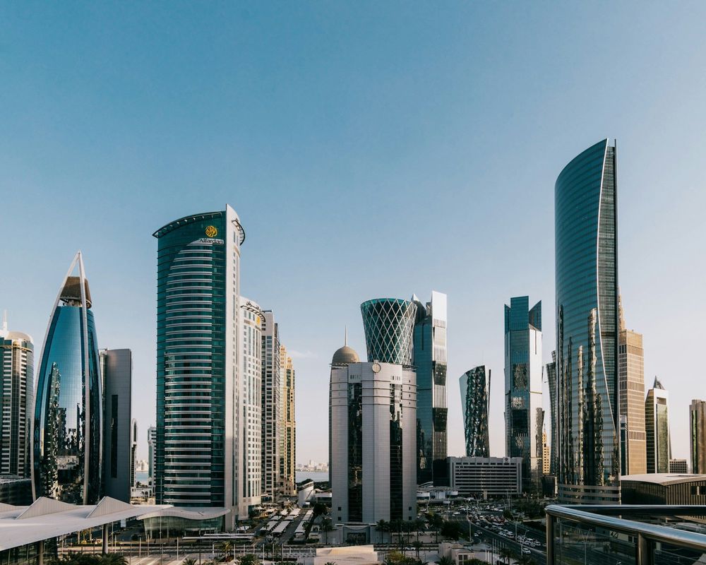 À l’aéroport de Dubaï, un simple selfie peut désormais coûter 50 000 euros, et certains voyageurs l’apprennent à leurs dépens | So Busy Girls