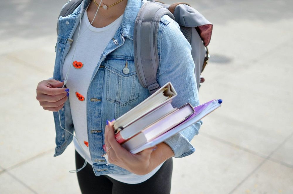 Plus de 3 200 euros en moyenne : voici le vrai prix de la rentrée pour un étudiant non boursier | So Busy Girls