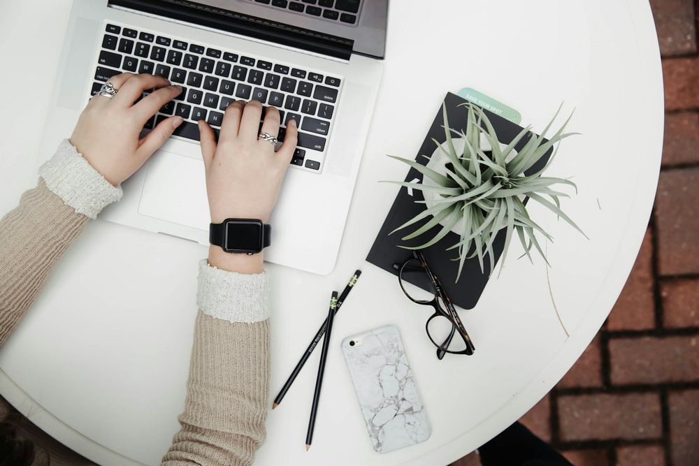 7 choses que les personnes ayant un niveau d'intelligence très élevé font différemment au travail | So Busy Girls
