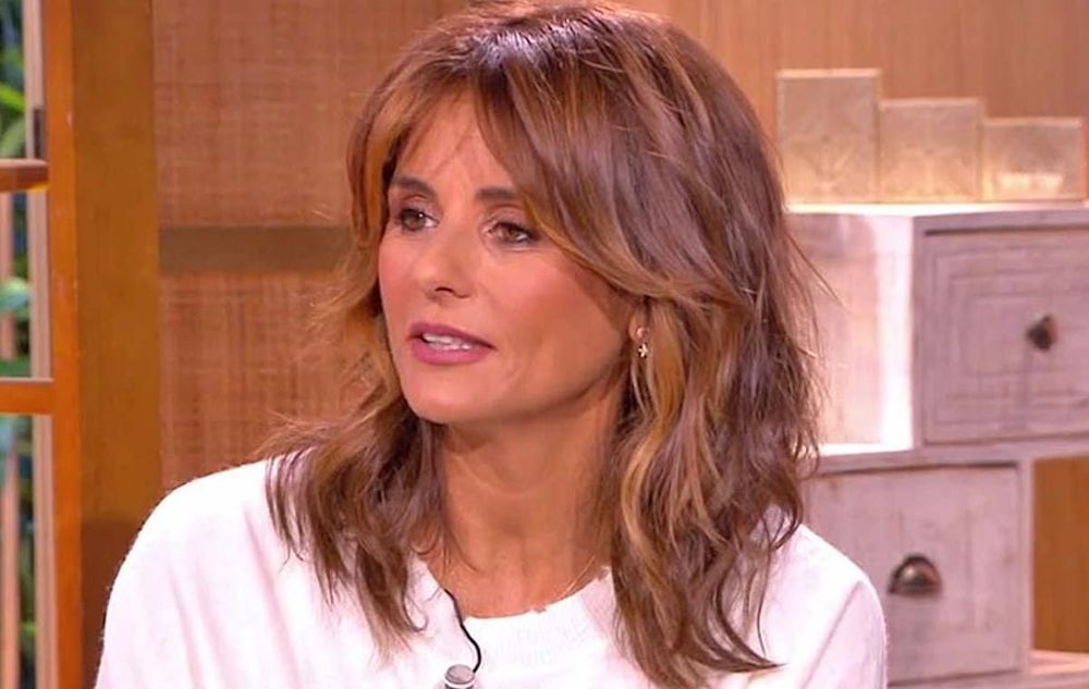 “Je me suis dit que je serais virée après la présidentielle !” : Faustine Bollaert s’amuse d’une archive très inattendue | So Busy Girls