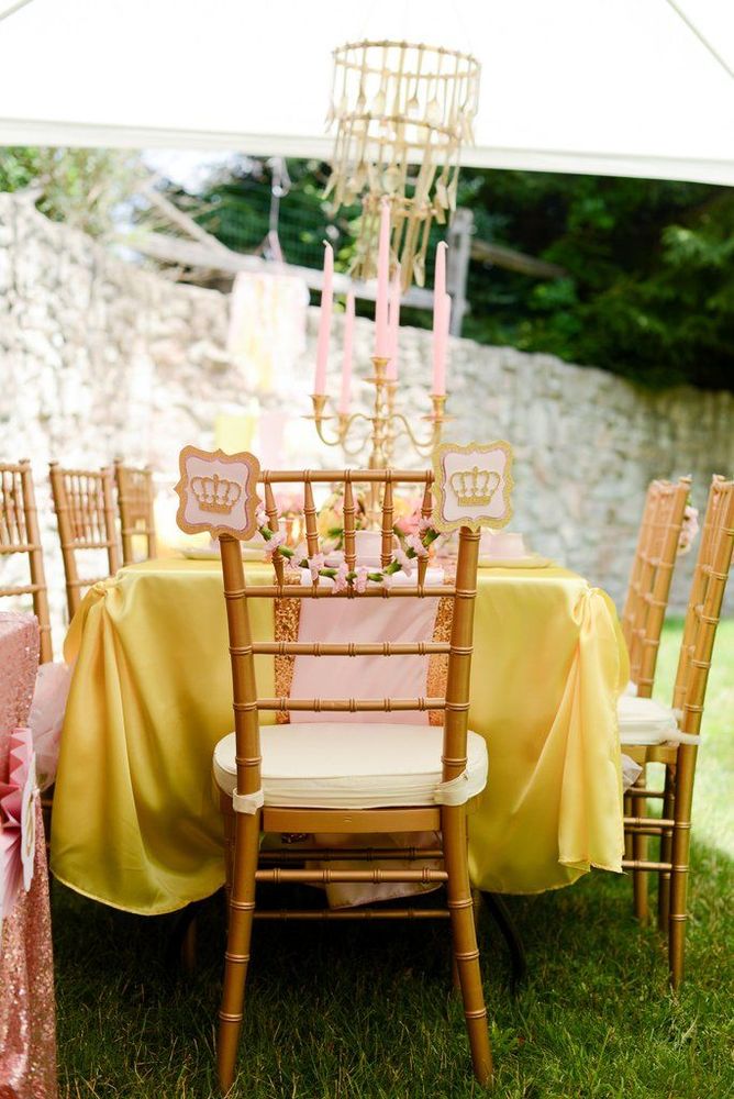 Cette décoration d'anniversaire La Belle et La Bête est tellement réussie que vous voudrez la même | So Busy Girls