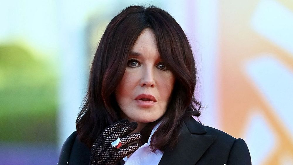 "C’est une souffrance" : Isabelle Adjani bouleversée avant son retour devant la justice | So Busy Girls
