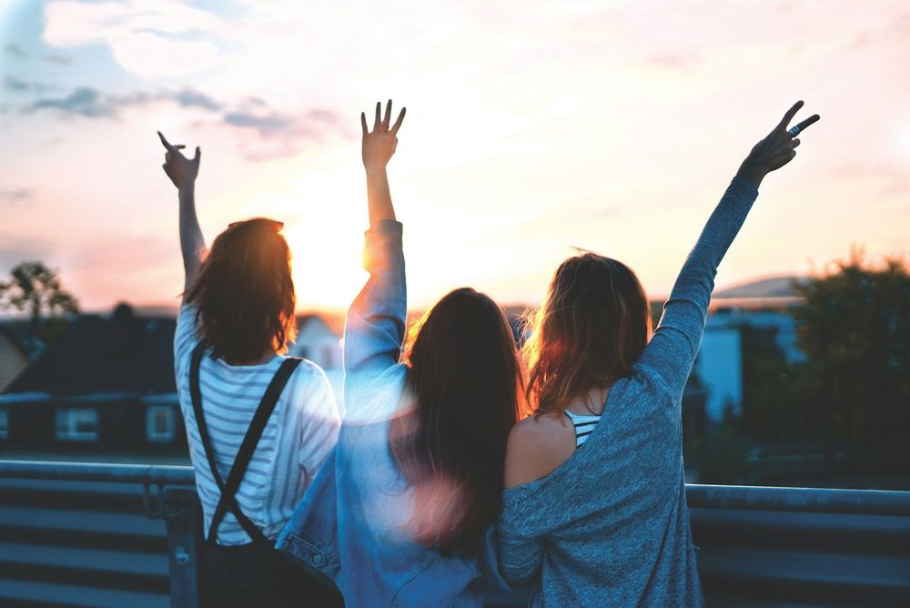 Murder party à domicile : comment notre soirée tranquille a pris une tournure inattendue | So Busy Girls