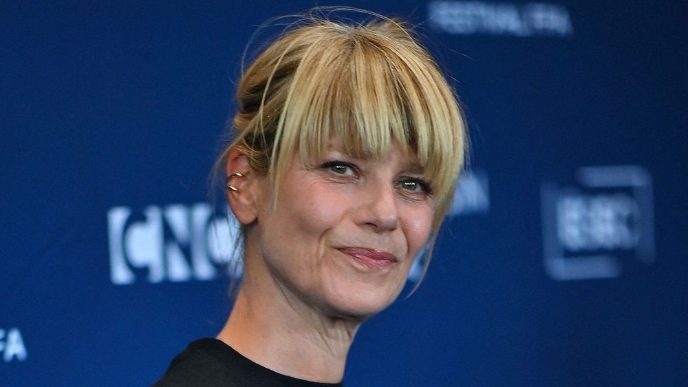 "Je fais retoucher mes photos de ouf" : Marina Foïs cash sur ce qu’elle accepte – et ce qu’elle refuse – pour son apparence | So Busy Girls