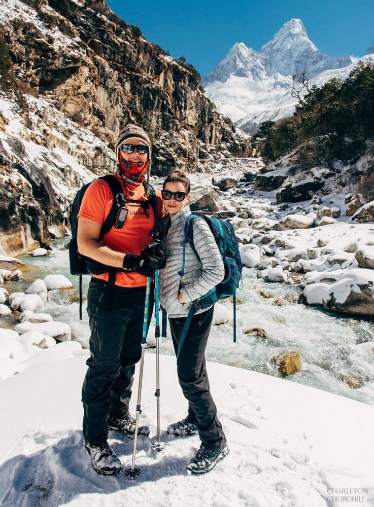 Ce couple se marie sur le Mont Everest après un trek de 3 semaines, et leurs photos sont incroyables ! | So Busy Girls