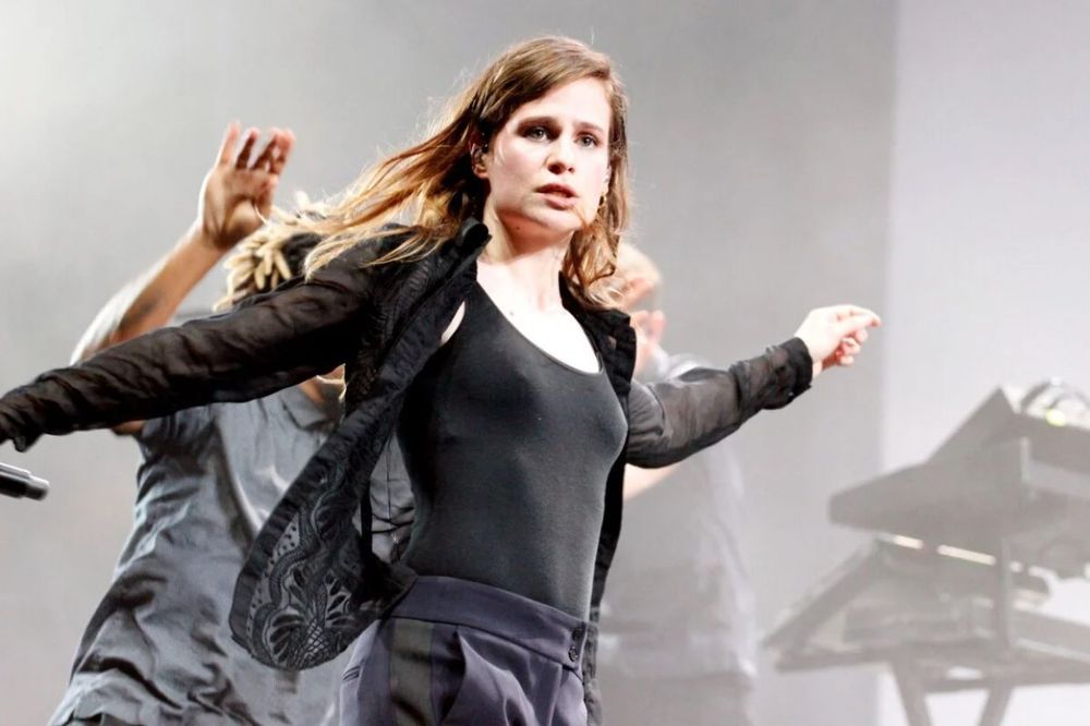 Christine and the Queens, désormais Rahim C Redcar, crée la polémique après avoir recadré un admirateur | So Busy Girls