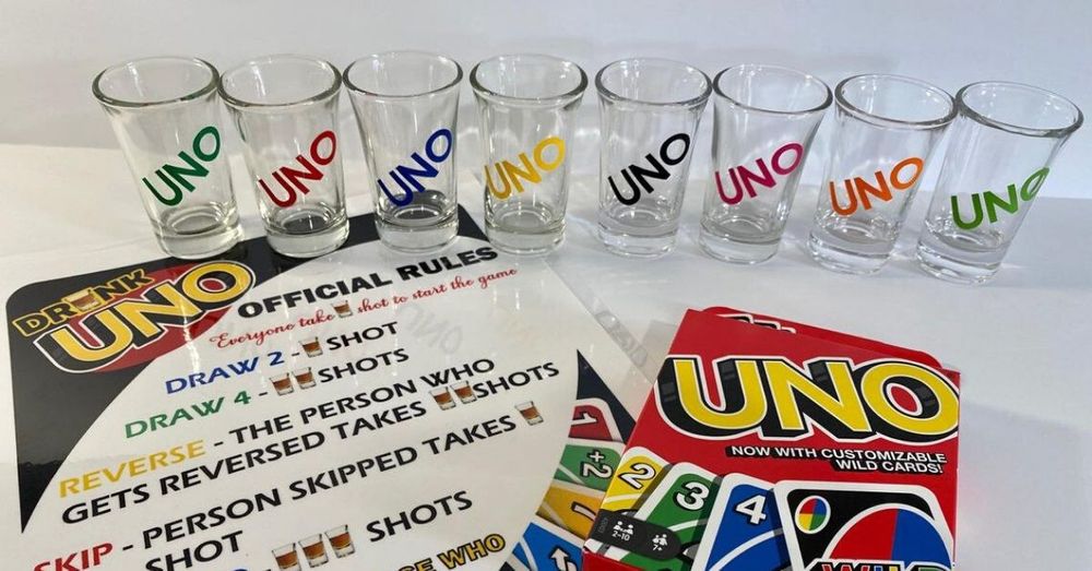 Le jeu UNO existe désormais en version alcoolisée, et il faut boire des shots au lieu de tirer des cartes | So Busy Girls