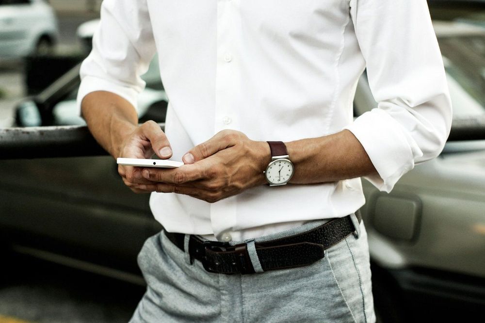 Quelle chemise homme tendance choisir pour 2025 ? | So Busy Girls